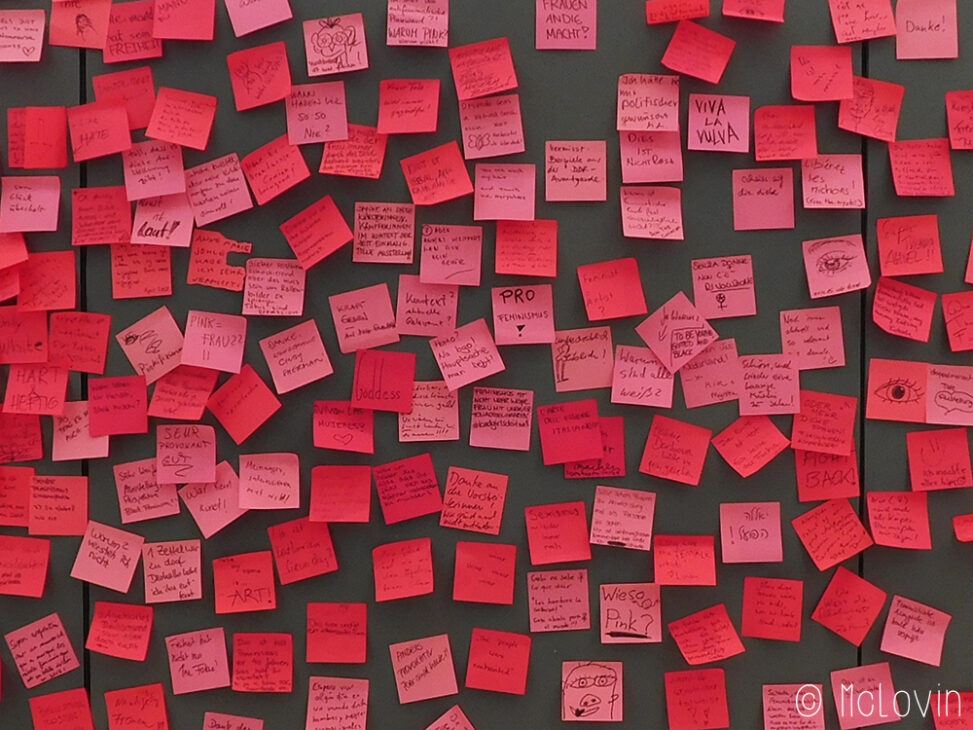 Livre d'or de l'exposition "Avant-garde féministe des années 70" à la Kunsthalle d'Hambourg