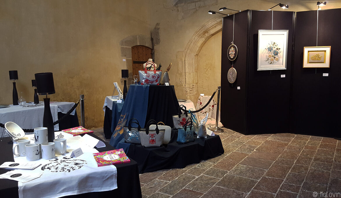 A l'intérieur de l'exposition des 20 ans de l'école de broderie d'art Pascal Jaouen