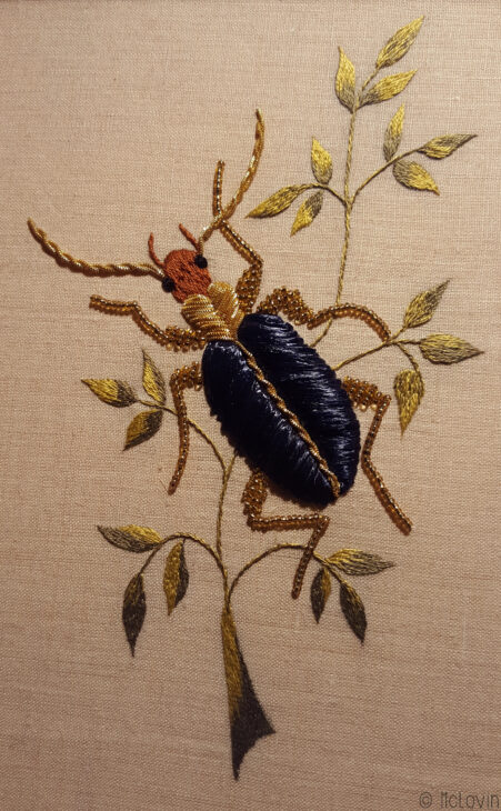 Insecte réalisé en passé empiétant et perles par Pascal Jaouen