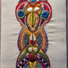 Totem en broderie Glazik par Pascal Jaouen