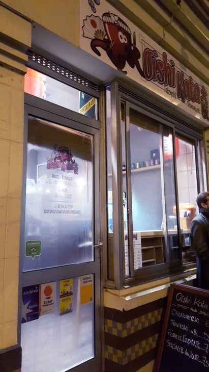 Devanture du restaurant japonais de takoyakis et okonomiyakis Oïshi Kata à Rennes