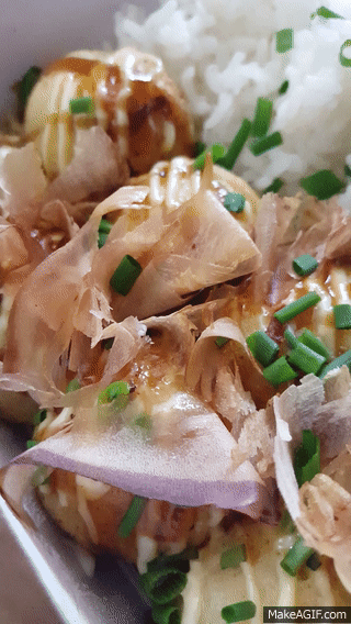 Takoyaki chauds avec bonite qui bouge au Oïshi Kata, restaurant japonais de Rennes