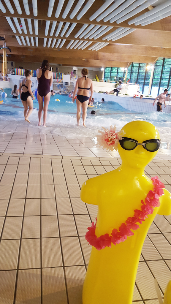 Mannequin de sauvetage déguisé pour le Good Morning Rennes #2 à la piscine des Gayeulles