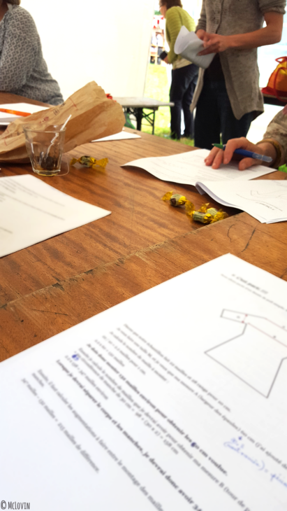 Atelier de création de patrons en tricot par Marion Knits au festival "Des Fibres aux Fils" en Bretagne, dans les Monts d'Arrée