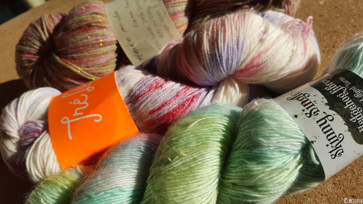 Echeveaux de laine TréLiz, Hedgehog Fibres et Heike Made au festival "Des Fibres aux Fils" en Bretagne, dans les Monts d'Arrée