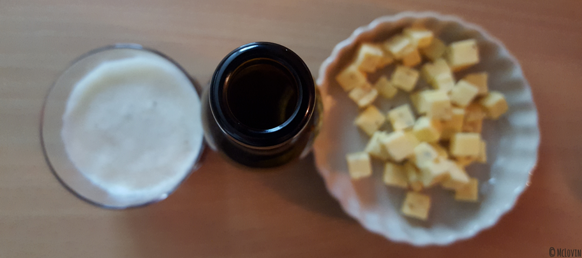 Bière ambrée Lunik de la brasserie de la Pleine Lune avec bouteilles et gouda au cumin