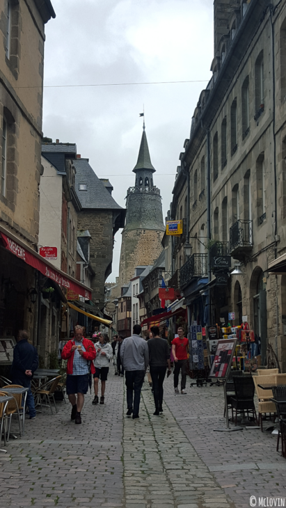 La Tour de l'Horloge et une rue du centre ville de Dinan lors de l'Instameet Dinan Léhon 2016