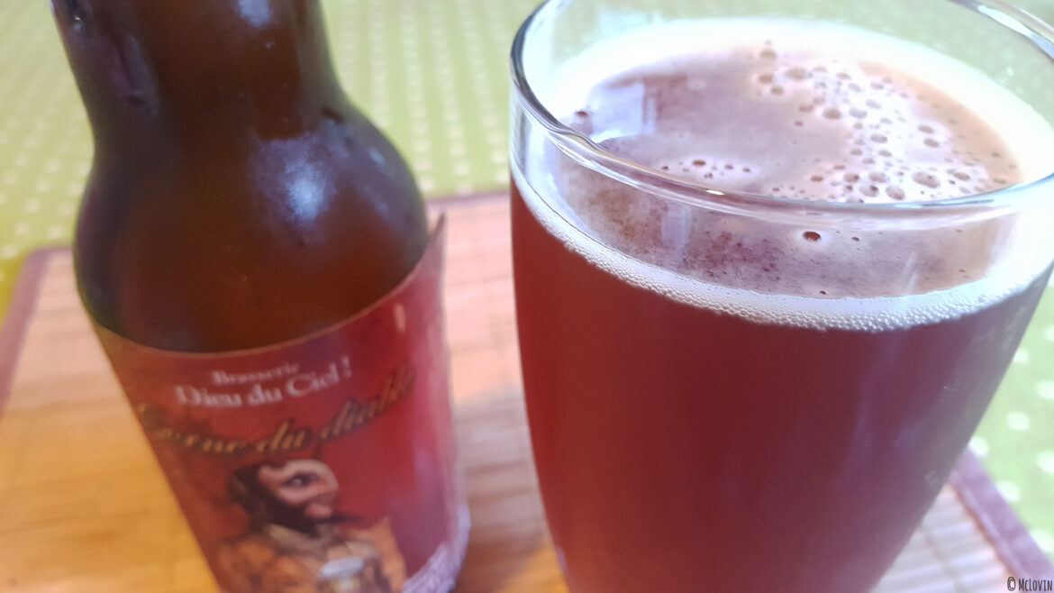 Verre et bouteille de bière IPA Corne du Diable de la brasserie canadienne et québécoise Dieu du Ciel !