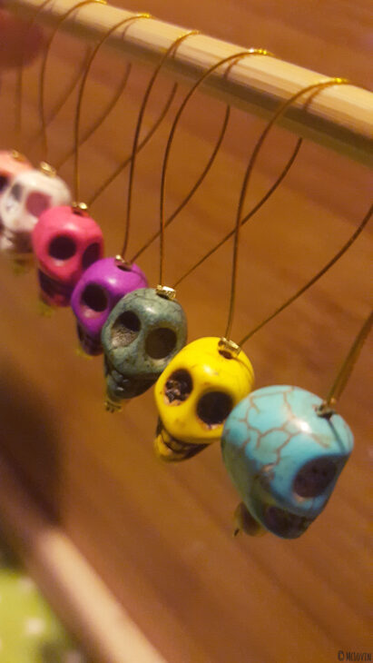 Les anneaux marqueurs pour tricot "Día de muertos" de toutes les couleurs que j'ai fabriqués toute seule ! DIY
