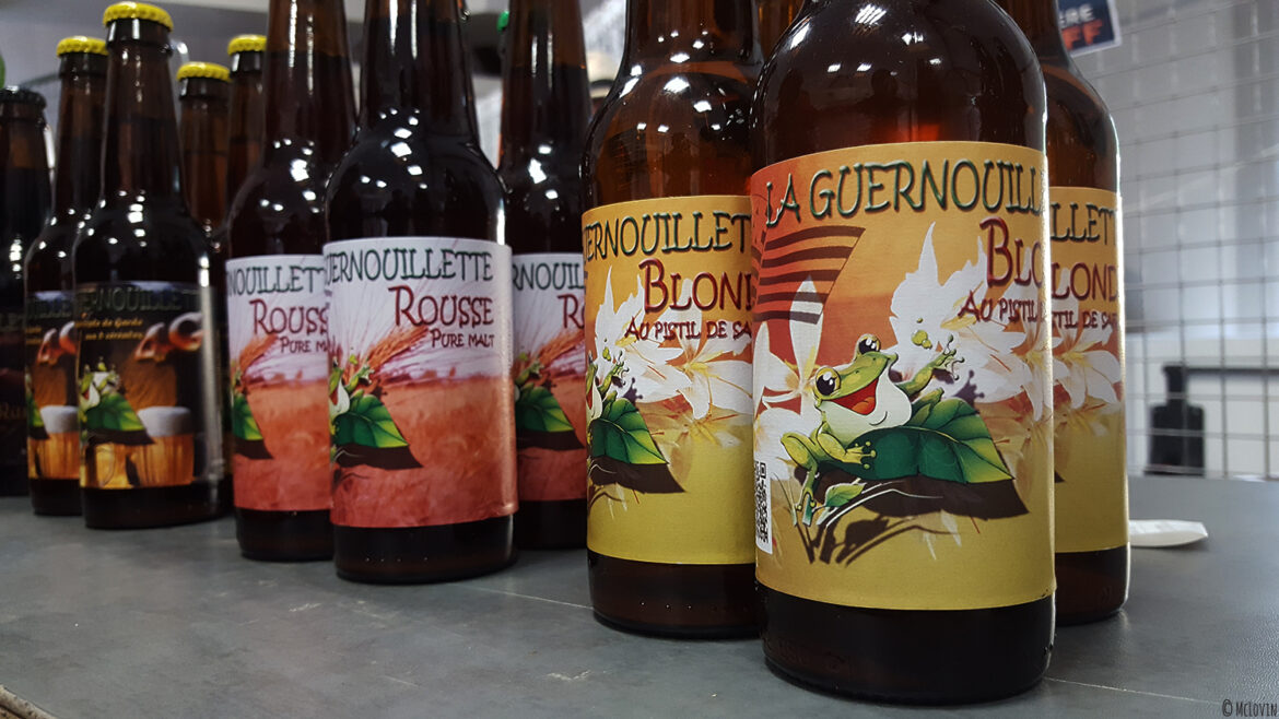 Bouteilles de bières de la brasserie La Guernouillette de Saint-Brieuc (22) à La P'tite Chope, fête des bières locales à Hédé-Bazouges en octobre 2016