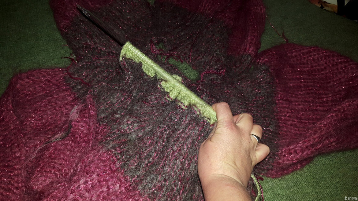 Mon pull rose Phildar en morceaux et devant être assemblé de toute urgence !