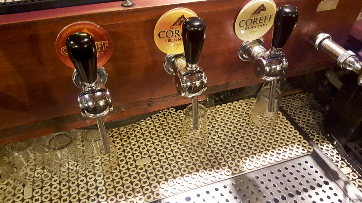 Les tireuses de bières Coreff du bar et pub irlandais The Westport Inn à Rennes.
