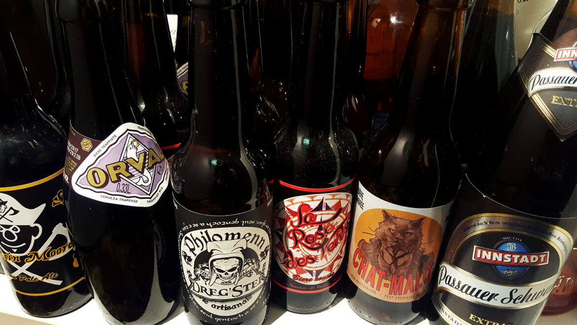 Ma réserve de bières artisanales à boire cette année : Orval, Philomenn Dreg'ster, Chat-Malo, La Rose des Vents et la Passauer Schwarz d'Innstadt.