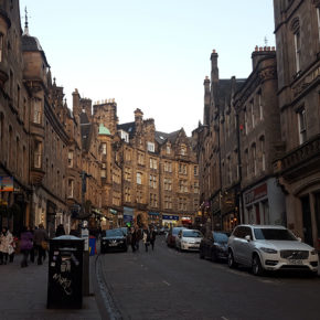 Cockburn street, une rue de la ville de la Old Town d'Edimbourg en Ecosse.