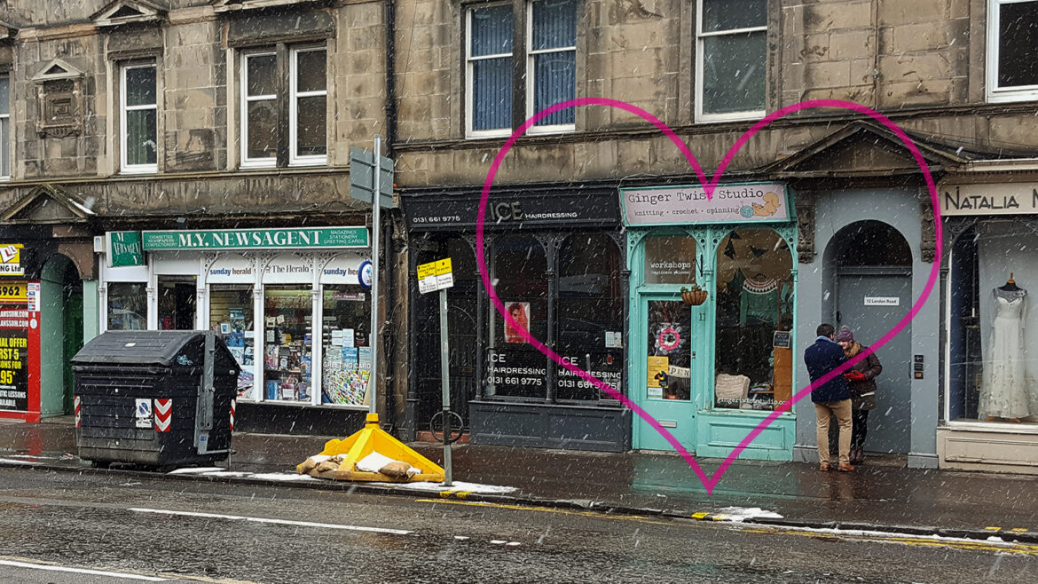 La devanture du magasin de laine et tricot Ginger Twist Studio à Edimbourg en Ecosse.