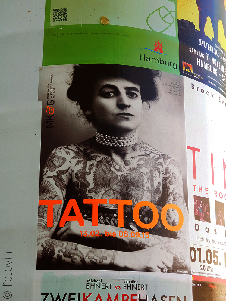 L'affiche de l'exposition Tattoo au Museum für Kunst und Gewerbe d'Hambourg