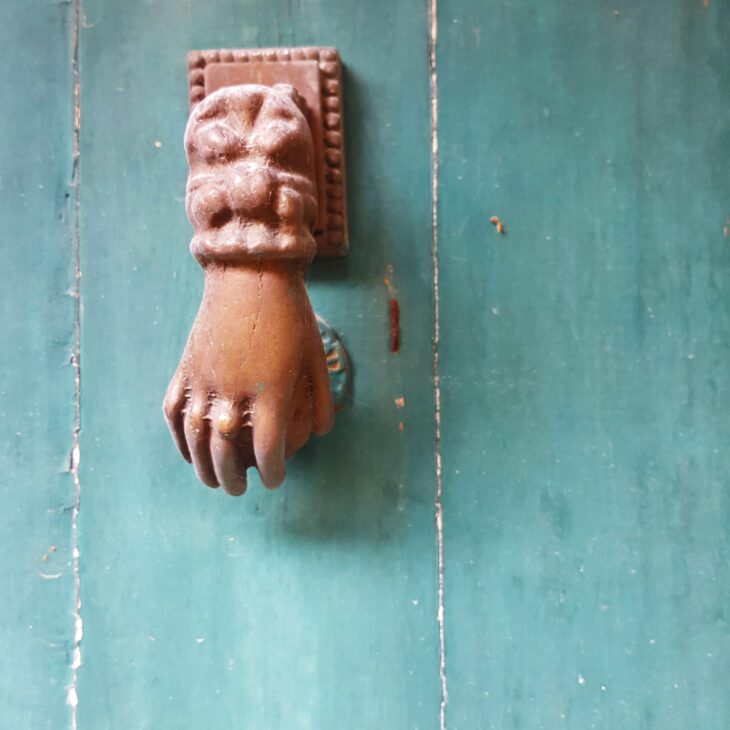 Photo Instagram d'un joli heurtoir dans les rues de Léhon pour l'Instameet Dinan Léhon 2016