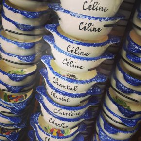 Photo Instagram de bols bretons "Céline" dans une vitrine de magasin pour l'Instameet Dinan Léhon 2016